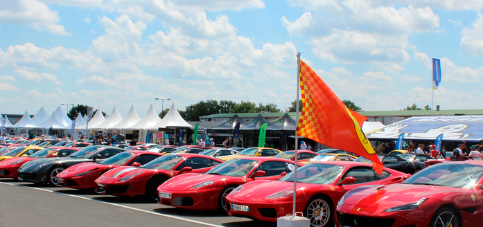 500 Ferraris au Vigeant.